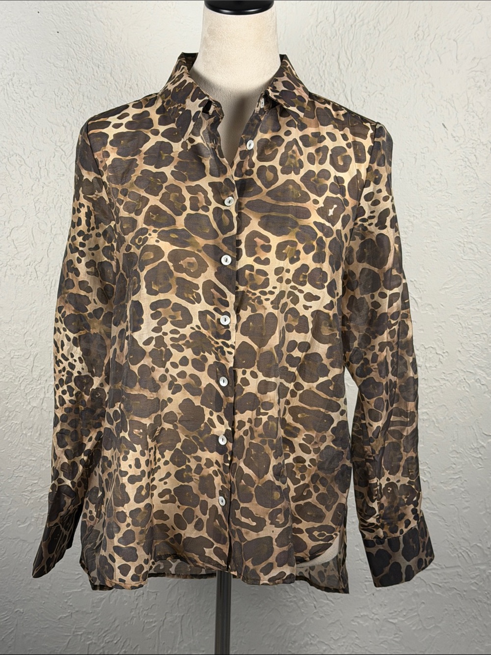 Bailey 44 Brown Leopard Animal Print Button-Up Shirt size Medium Relaxed fit